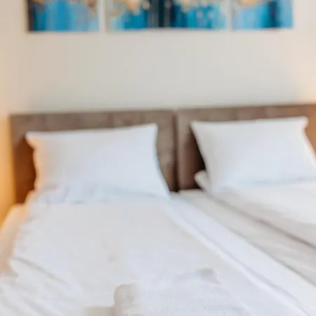 Apartmanhotel Aparts & Garbarska 3*