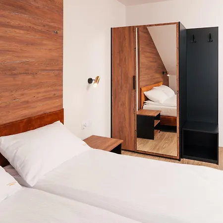 Aparts & Garbarska Apartmanhotel